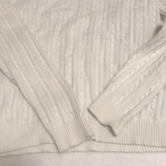 Izod long sleeve pullover sweater. Never worn - Picture 5 of 6